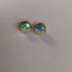 Iridescent studs